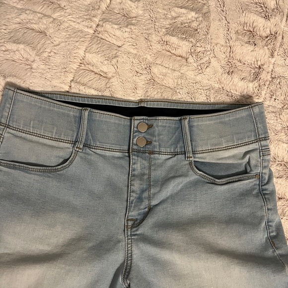 Apt 9 Bermuda tummy control jean shirts, size 14 - Picture 3 of 7